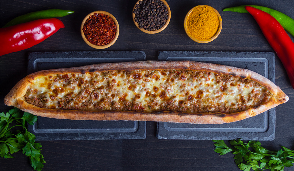 Kıymalı Kaşarlı Pide