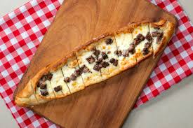 Kavurmalı Kaşarlı Pide